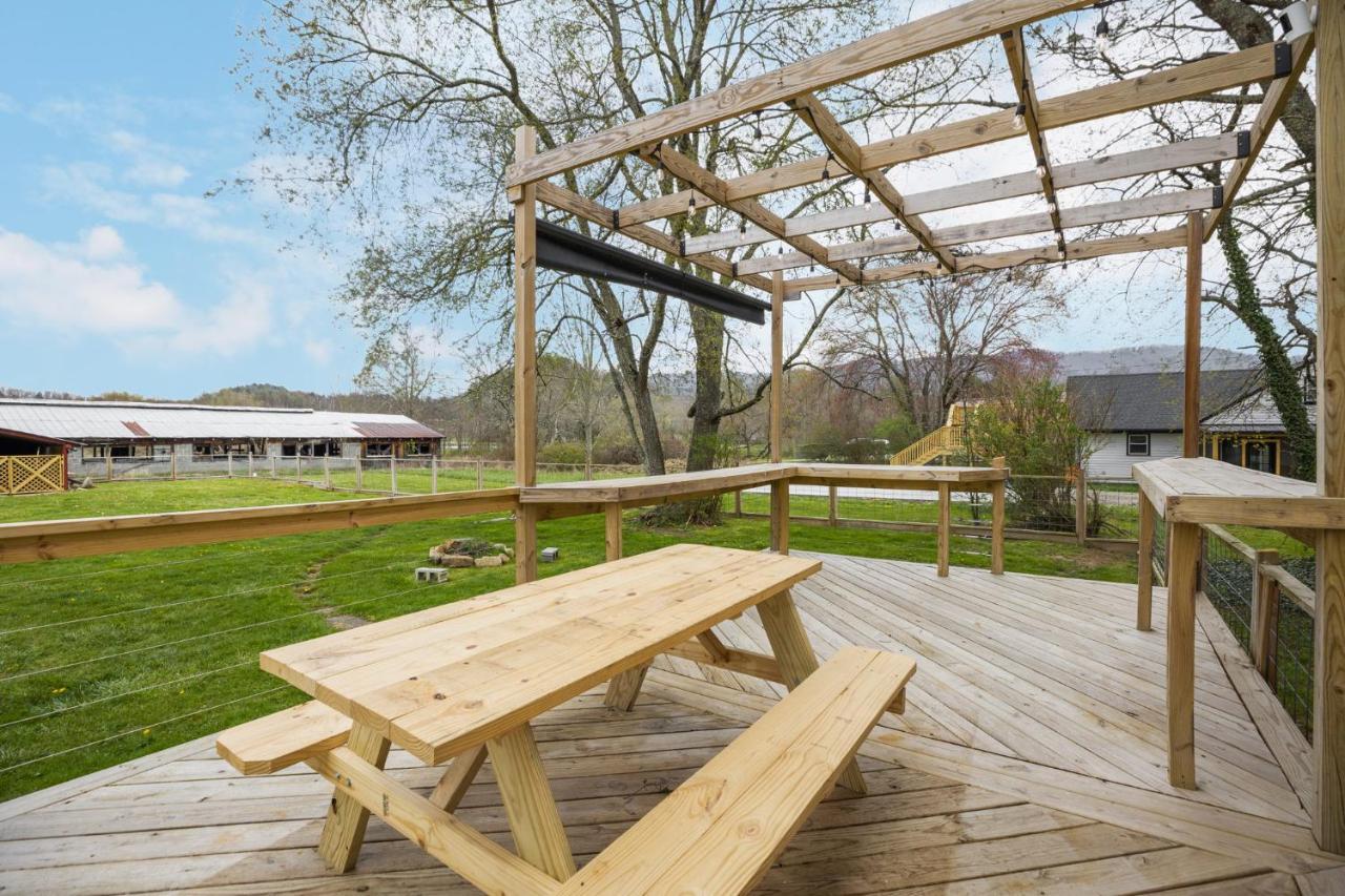 Charming 4 Bedroom Farmhouse With Large Backyard For Entertaining Mountain City Kültér fotó